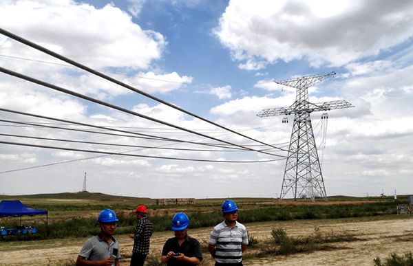 我國建成特高壓輸電線路使用了碳纖維作為承重材料